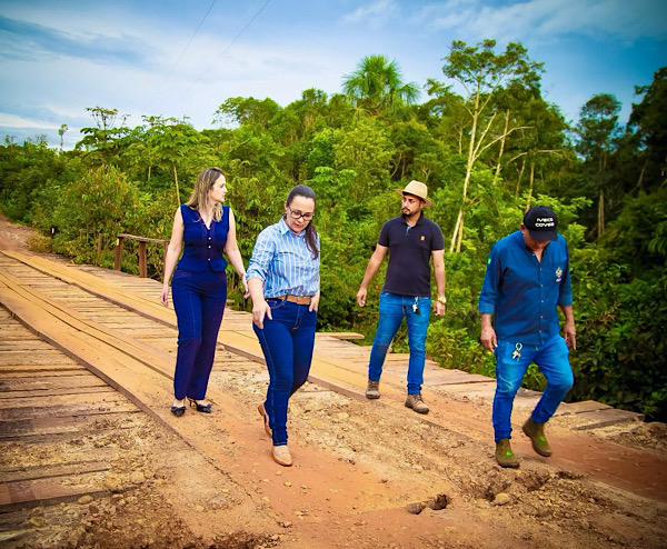 Rosangela Donadon em visita a comunidade